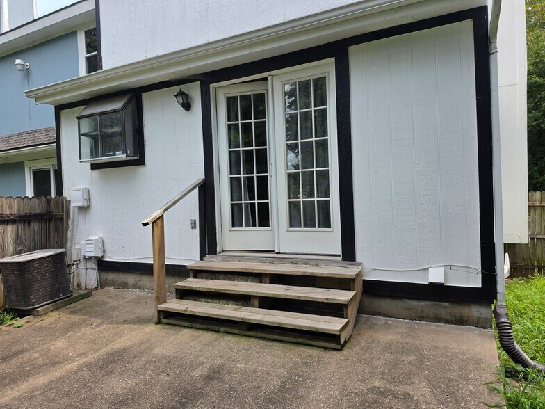 Building Photo - 2830 Eaton St