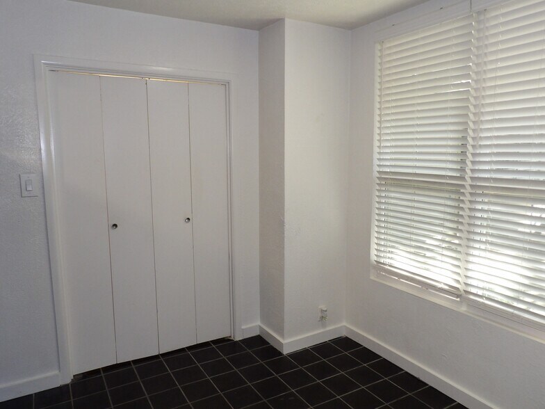 Building Photo - 4220 Cole Ave