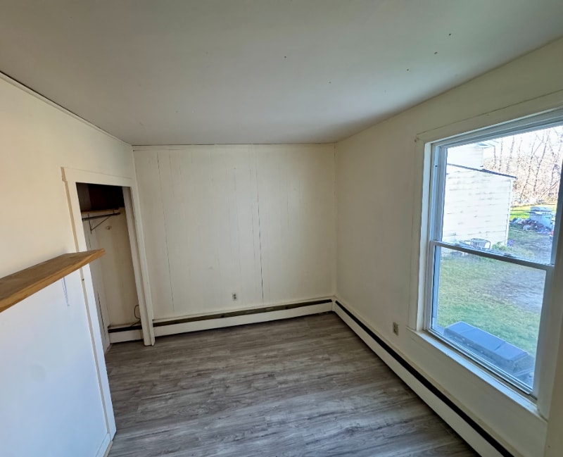 Building Photo - 325 Main St