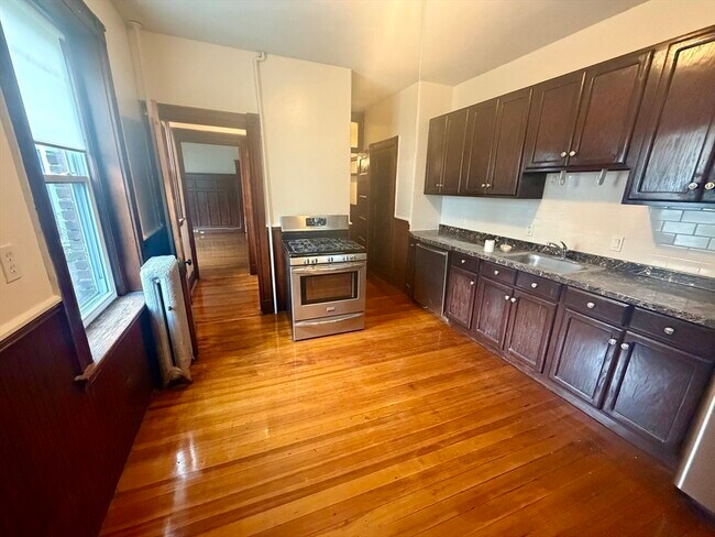 Primary Photo - 807 Centre St