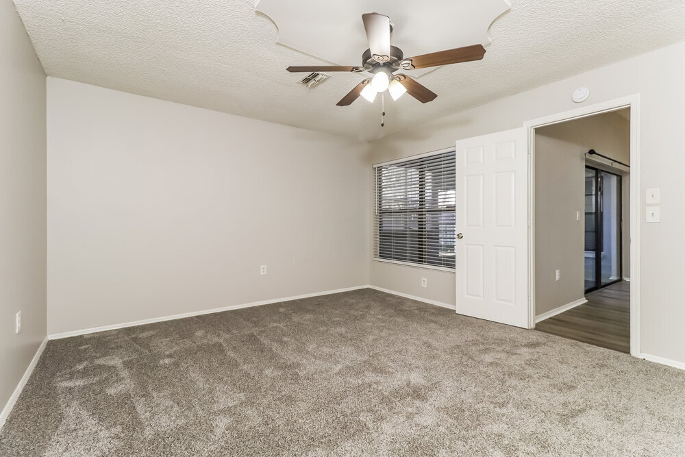 Building Photo - 10935 Livingston Dr