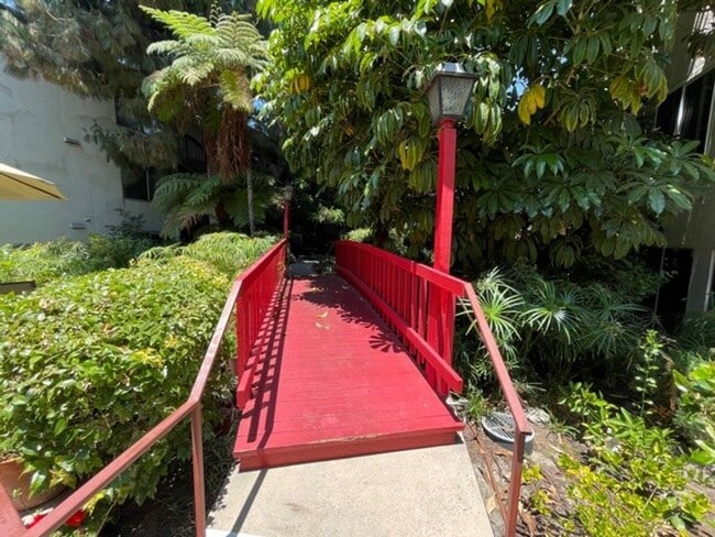 Building Photo - Parkwood Condo for Lease in Pasadena