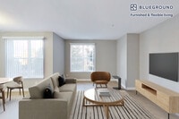 Building Photo - 1257 Lakeside Dr