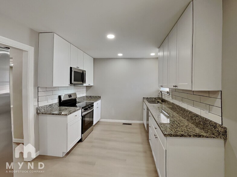 Building Photo - 2728 Rolinda Dr