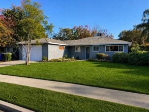 Building Photo - 305 E Encore Dr