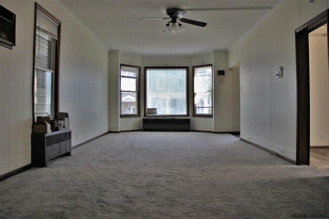 Building Photo - 84 BRESLIN Av