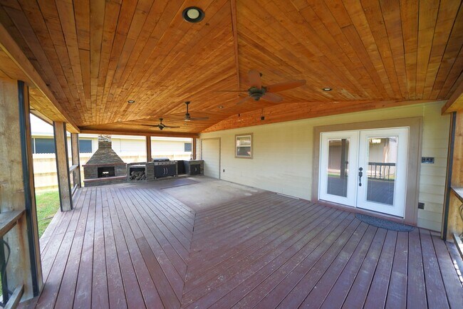 Building Photo - Great 4 Bedroom, 2.5 Bathroom Home Now Ava...