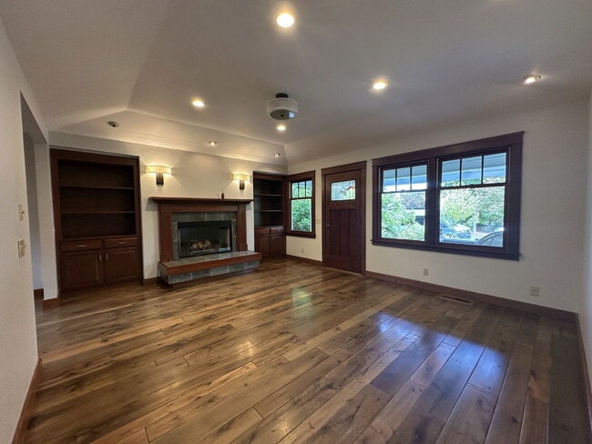 Building Photo - 607 NW Federal St