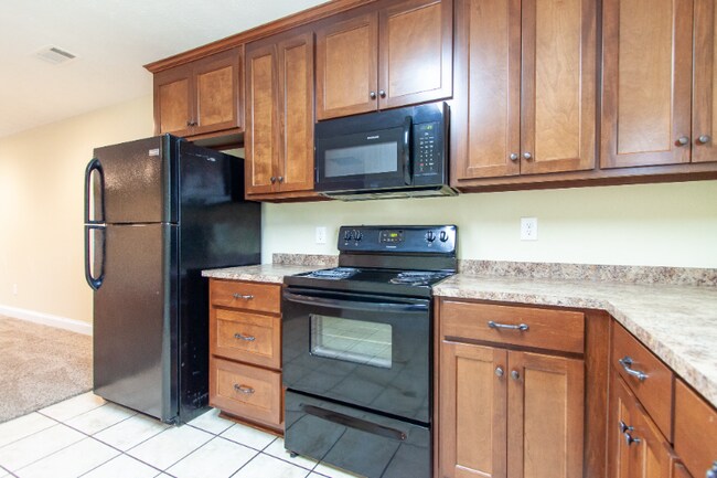 Building Photo - 6 Cal Rd