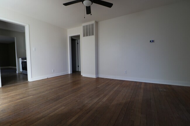 Building Photo - 511 W Pine St