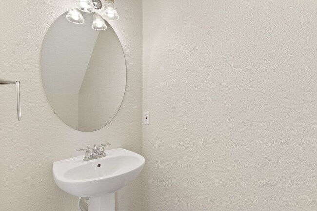 Building Photo - 2284 St Paul Dr