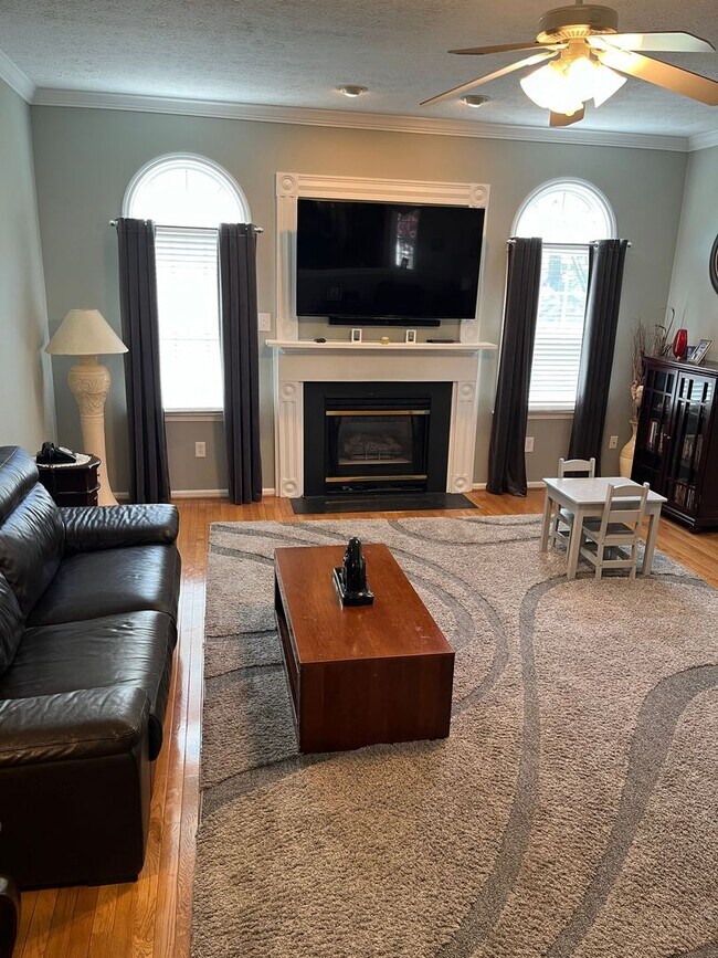 Building Photo - Updated & Landscaped 4 Bedroom, 4 Bath Hom...