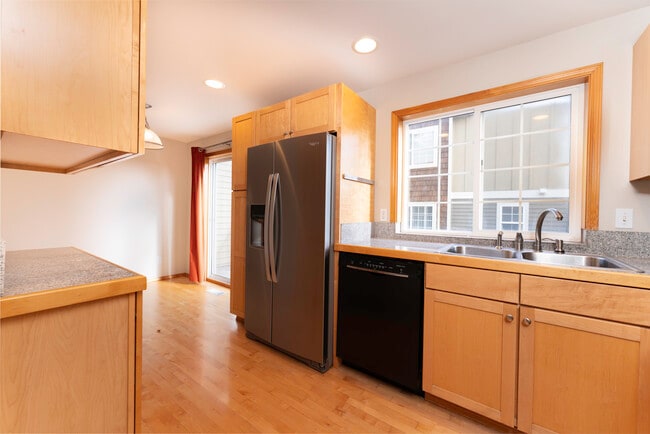 Building Photo - 1625 S Weller St