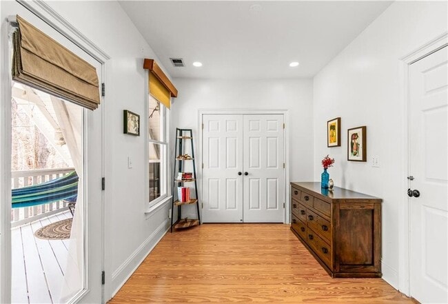 Building Photo - 565 Harold Ave NE