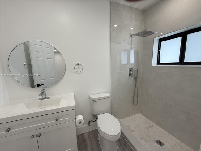 Building Photo - 240 SW 55th Ave