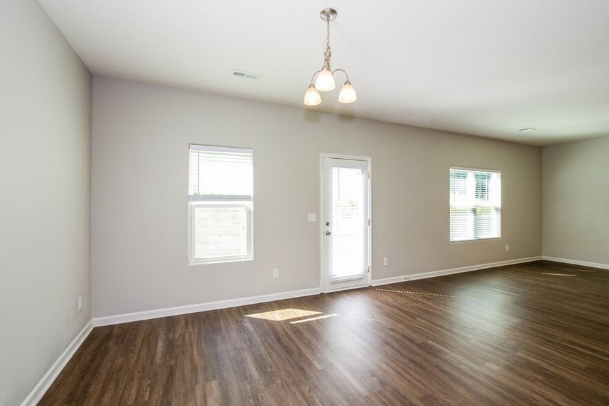 Building Photo - 4621 Montelena Dr