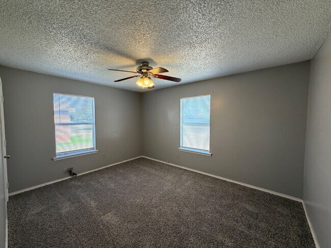 Building Photo - Spacious 4-bedroom House Could Be Your New Home!