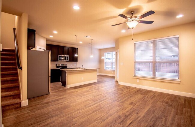 Building Photo - 347 Madison Oaks Ave