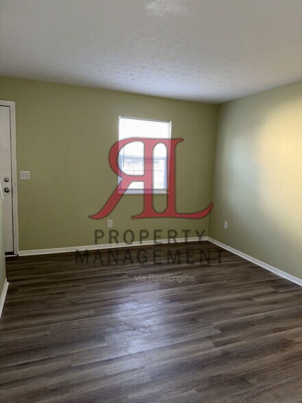 Building Photo - 596 E Gates St