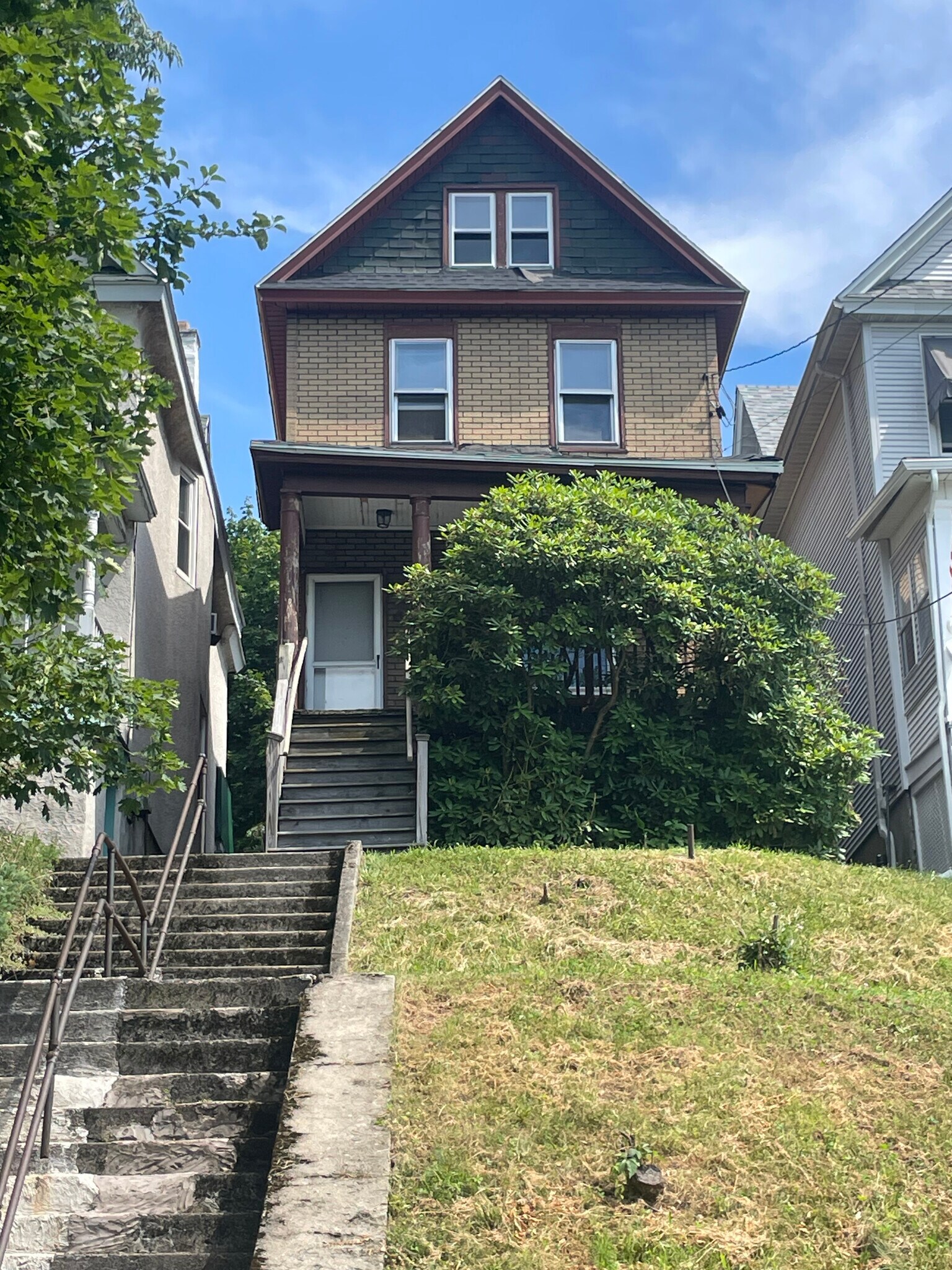 Building Photo - 611 Crown Ave