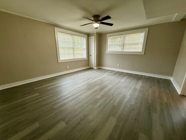 Building Photo - 101 Jones Valley Dr SW