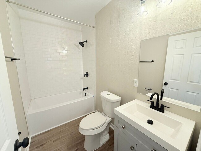 Building Photo - Renovated 3-Bedroom Home – We Welcome Sect...