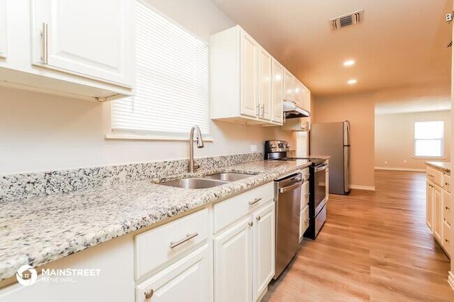 Building Photo - 450 Millwood Ln, San Antonio, TX 78216