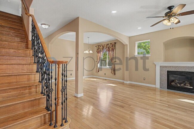Building Photo - 132 NE 63rd Ave