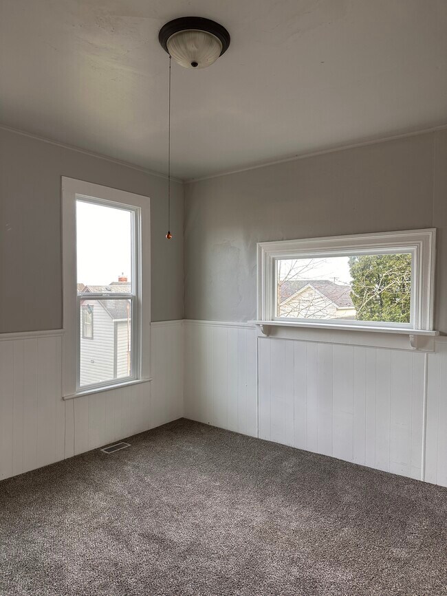 Building Photo - 256 4th St