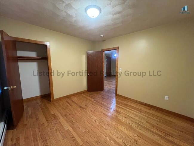 Building Photo - 106 Tuttle St