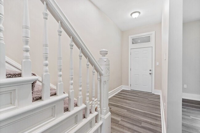 Building Photo - Beautiful Fully Renovated 4 Bedroom Home In The West End.  Available July!