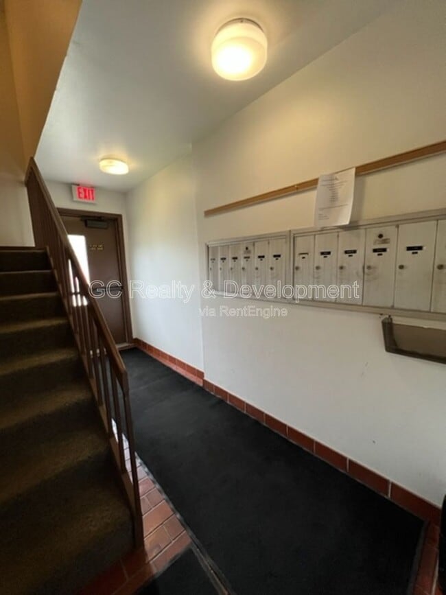 Building Photo - 709 Central Rd