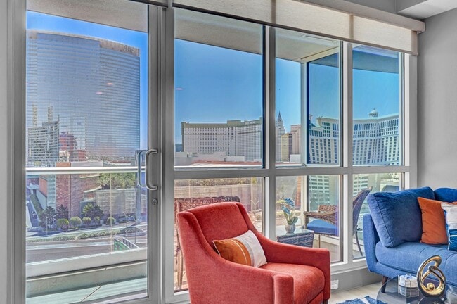 Building Photo - Fully Furnished 2 Bedroom 2 Bath High Rise with Strip Views