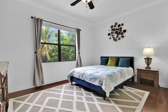 Building Photo - 10703 Versailles Blvd