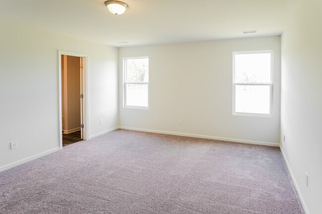 Building Photo - 4112 Lake Russell Dr