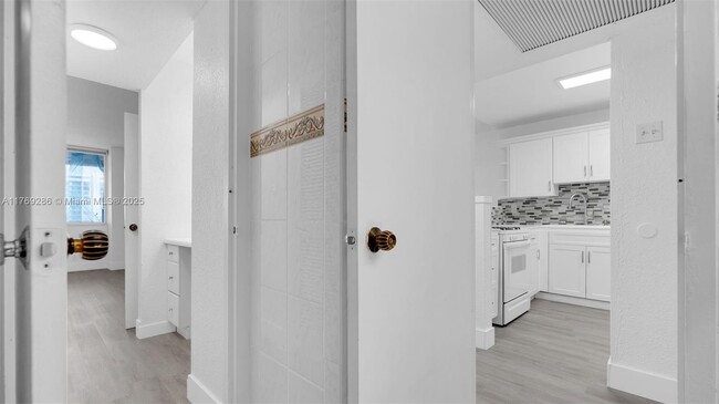 Building Photo - 2030 S Ocean Dr