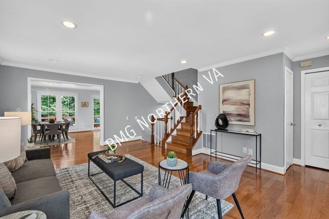 Building Photo - 43790 Laburnum Square