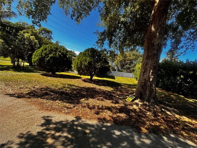 Building Photo - 1503 NE 128th St