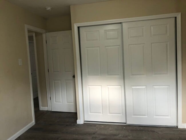 Building Photo - Recently Renovated 3 Bedroom Home! Very Spacious Living Area!! Master Bedroom with 1/2 Bath! Lots...