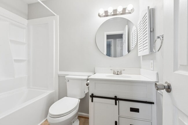 Building Photo - Move In Ready Brick Ranch in VB!