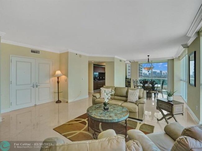 Building Photo - 101 S Fort Lauderdale Beach Blvd