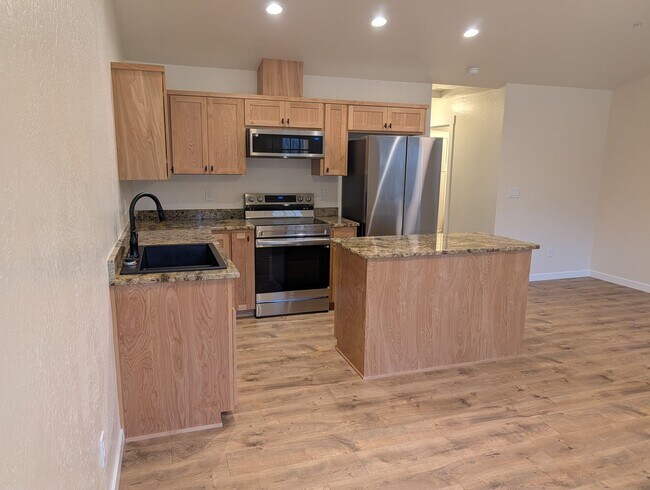 Building Photo - Brand New Single Level Home, Half Off the First Month's Rent!