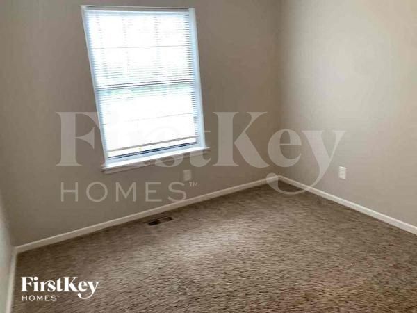 Building Photo - 5195 Suggs St