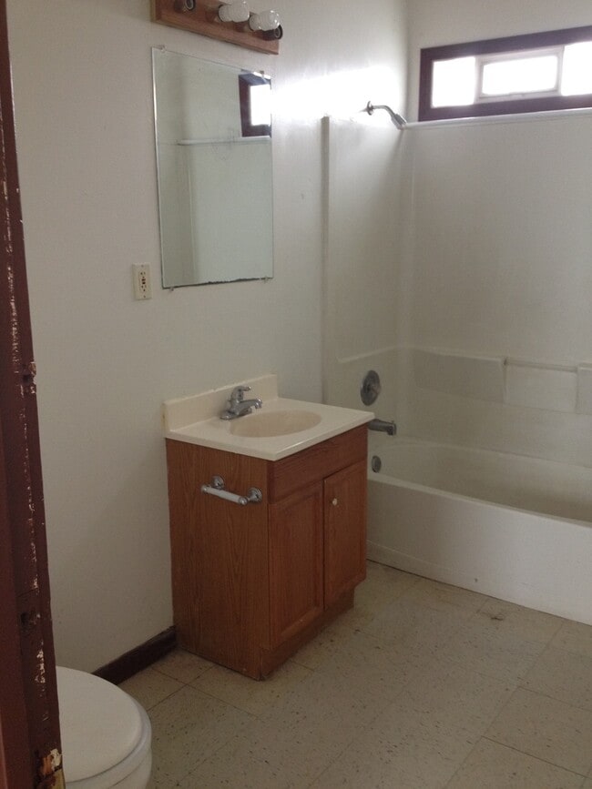 Building Photo - 3167-69 N. Holton St.