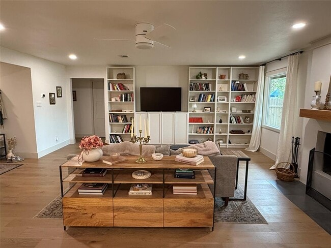 Building Photo - 4814 White Elm Dr