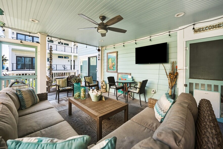 Building Photo - 601 Hazard St