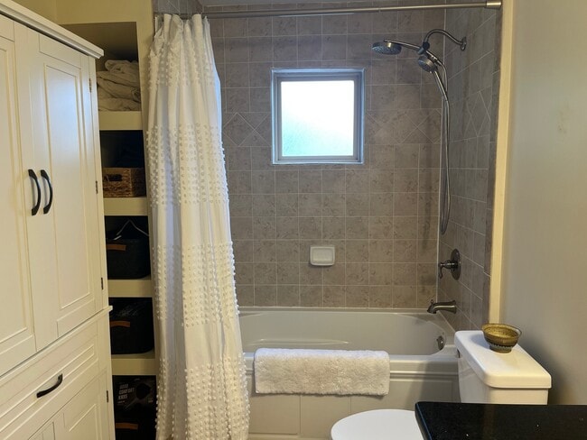 Building Photo - 449 Clairemont Ave