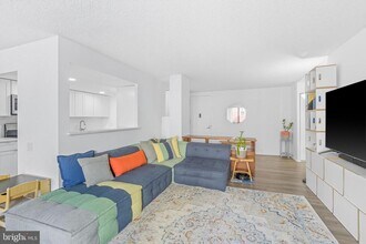 Building Photo - 1326 Spruce St