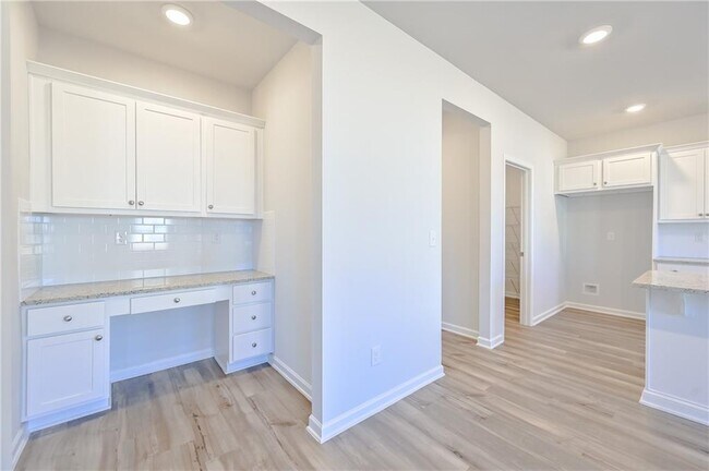 Building Photo - 303 Eleanora Xing