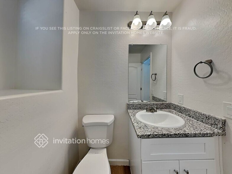 Building Photo - 1070 S Deerfield Ln